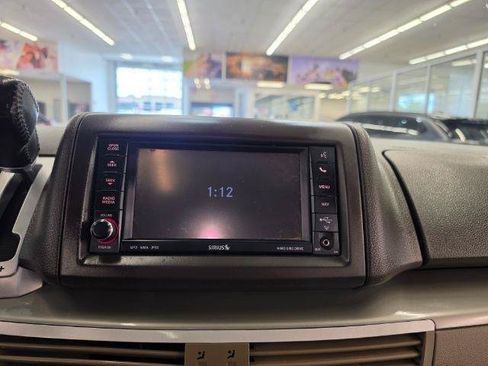 Used 2011 Volkswagen Routan SEL FWD image 23