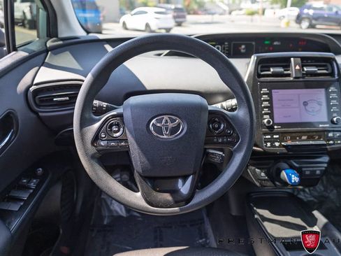 Used 2022 Toyota Prius LE AWD/4WD image 2