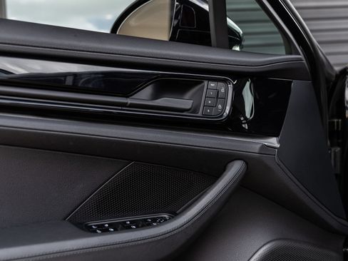 Certified 2025 Porsche Panamera image 21