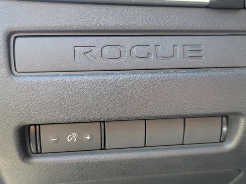 Used 2023 Nissan Rogue S AWD/4WD image 29