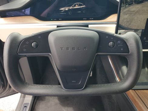 Used 2023 Tesla Model X AWD/4WD image 18