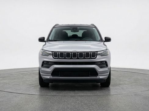 Used 2025 Jeep Compass Limited AWD/4WD image 2