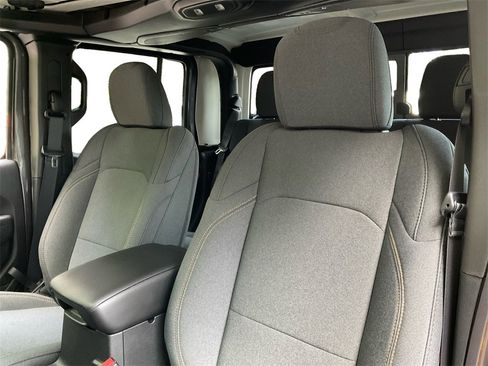 New 2025 Jeep Gladiator Sport image 26