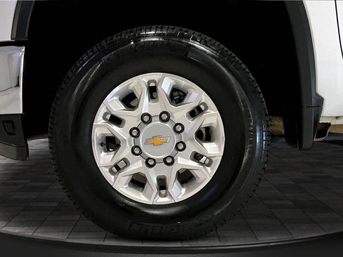 Used 2025 Chevrolet Silverado 2500 LT AWD/4WD image 36