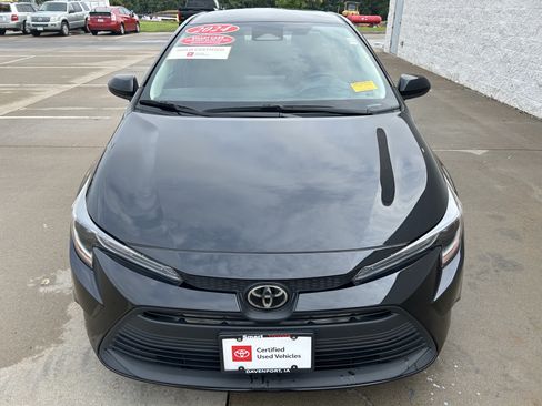 Used 2024 Toyota Corolla LE FWD image 2