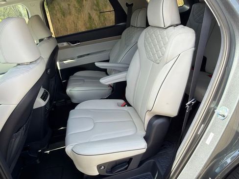 Used 2022 Hyundai Palisade Limited w/ Winter Package FWD image 20