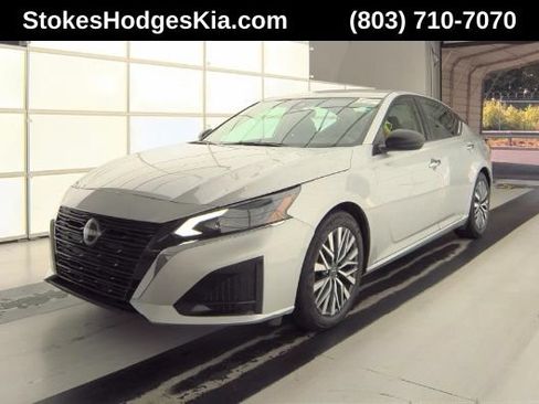 Used 2025 Nissan Altima 2.5 SV FWD image 1