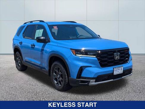 Used 2025 Honda Pilot TrailSport image 7