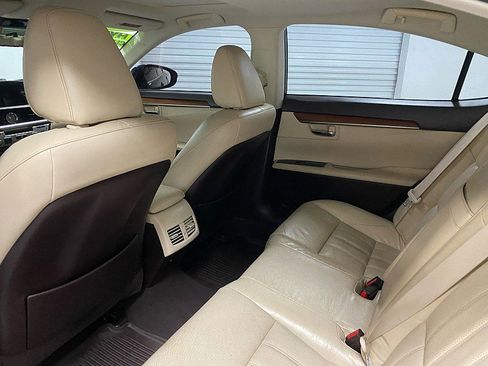 Used 2016 Lexus ES 300h image 11