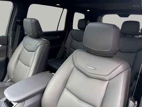 New 2025 Cadillac XT6 Luxury image 30