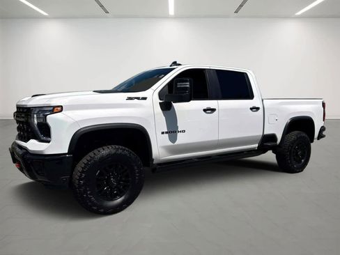 Used 2025 Chevrolet Silverado 2500 ZR2 w/ Technology Package AWD/4WD image 1