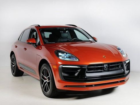 Certified 2024 Porsche Macan S AWD/4WD image 7