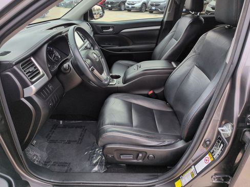 Used 2016 Toyota Highlander XLE image 11