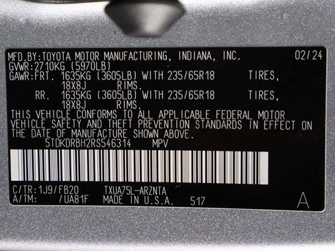 Used 2024 Toyota Highlander LE AWD/4WD image 44