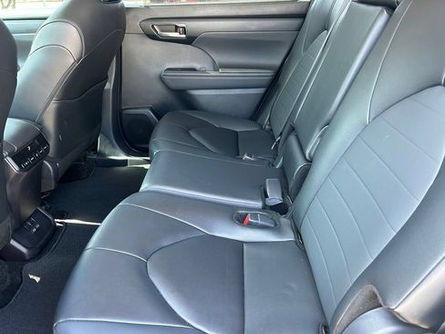 Used 2026 Toyota Highlander XLE AWD/4WD image 16