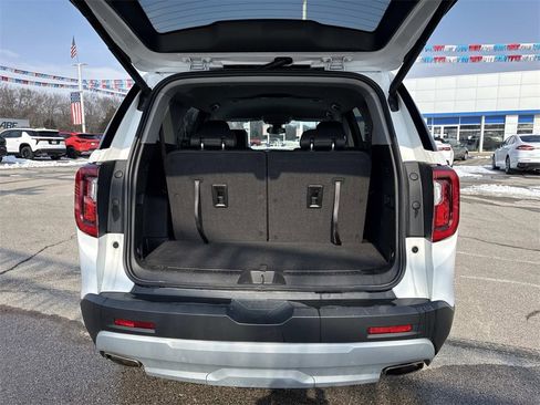 Used 2023 GMC Acadia SLT w/ Preferred Package image 5