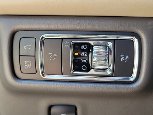 Used 2023 Lincoln Nautilus FWD w/ Premium Package image 22
