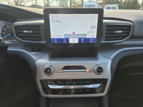 Used 2022 Ford Explorer XLT w/ Equipment Group 202A image 25