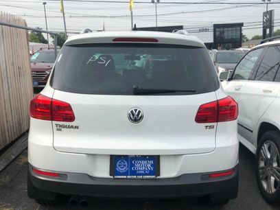 Used 2016 Volkswagen Tiguan SE