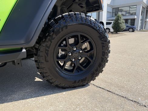 Used 2025 Jeep Wrangler Willys image 23