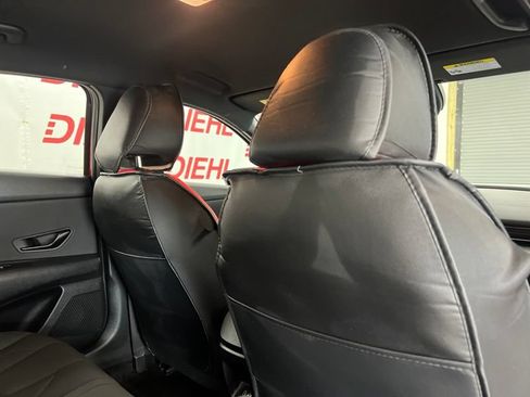 Used 2025 Hyundai Elantra Sport FWD image 11
