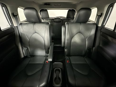 Used 2022 Toyota Highlander Platinum FWD image 13