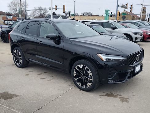 New 2026 Volvo XC60 B5 Plus w/ Climate Package image 4