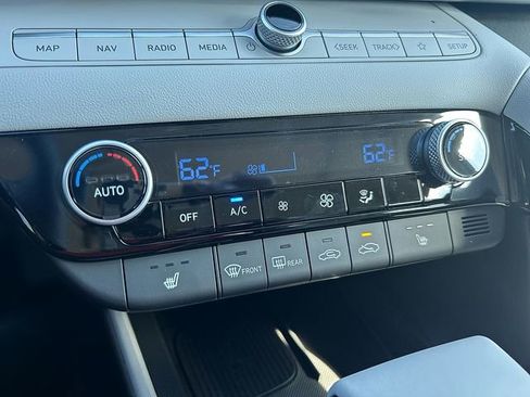 New 2025 Hyundai Elantra Limited FWD image 29