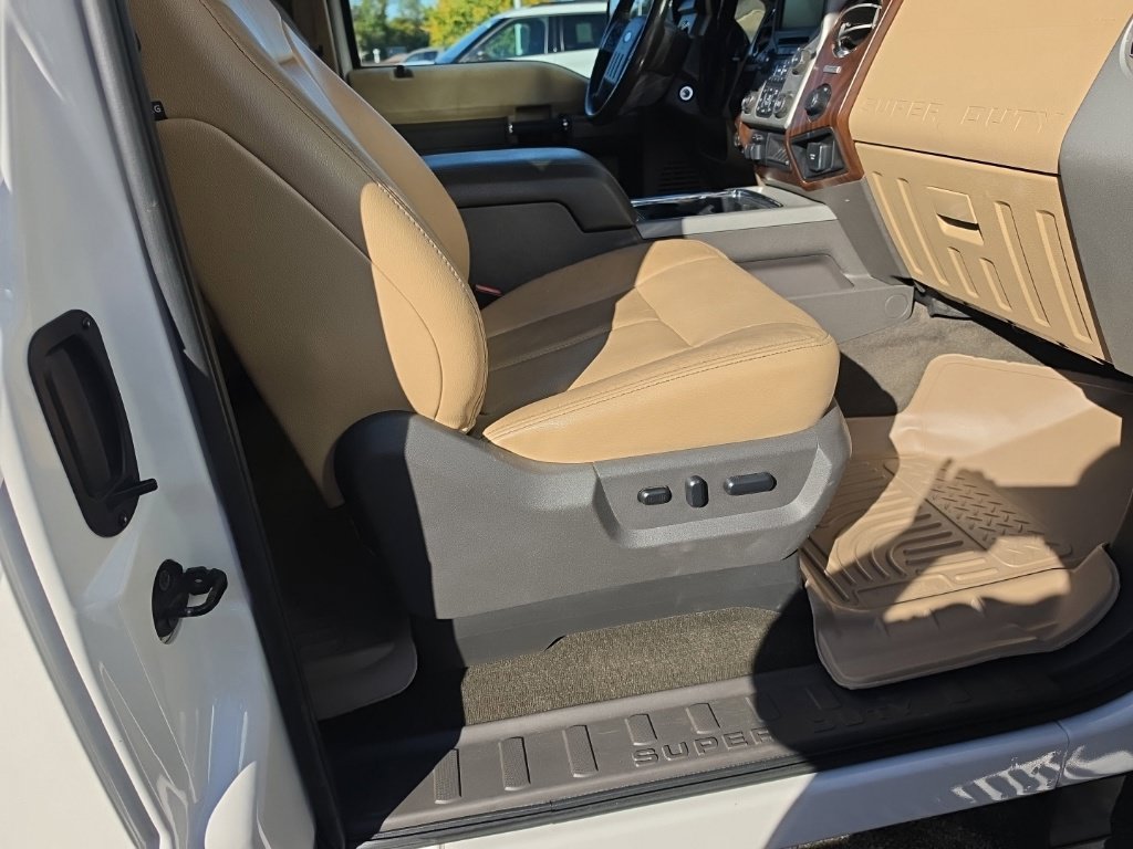 Used 2015 Ford F250 Lariat w/ Chrome Package AWD/4WD image 4
