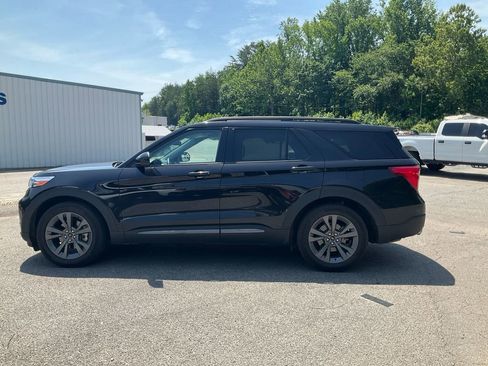 Used 2024 Ford Explorer XLT w/ Equipment Group 202A RWD image 8