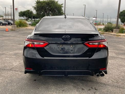 Used 2021 Toyota Camry SE FWD image 6