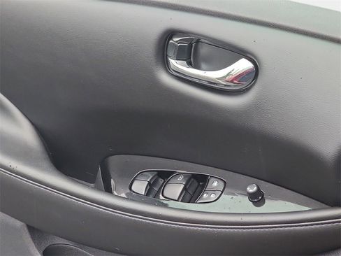 Used 2015 Nissan Leaf SL w/ Premium Package image 27