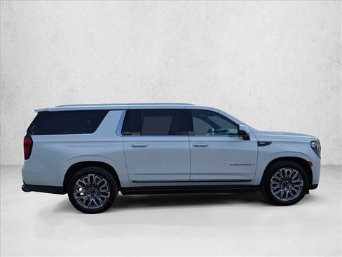 Used 2023 GMC Yukon XL Denali Ultimate AWD/4WD image 4
