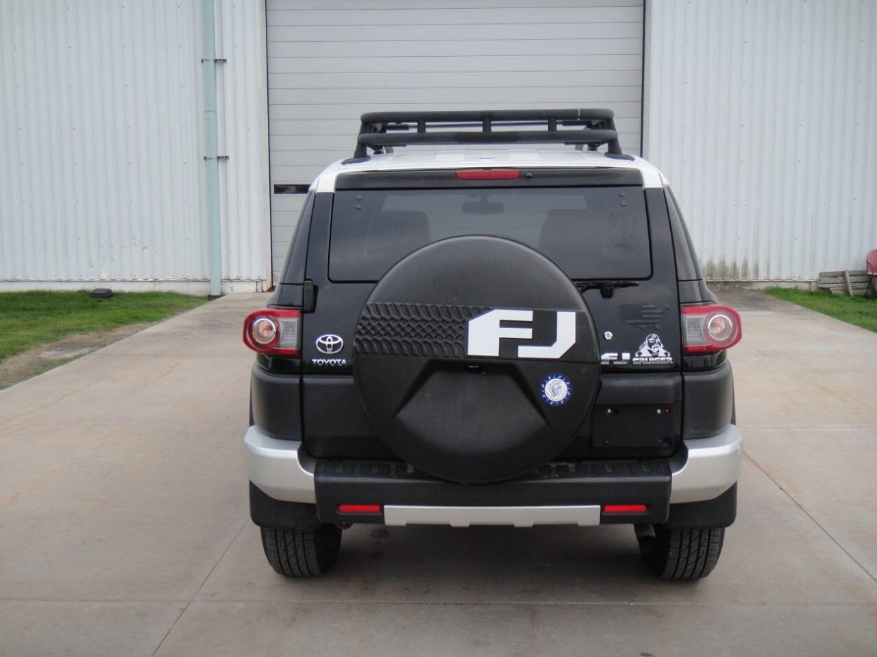 Used 2014 Toyota FJ Cruiser 2WD w/ Convenience Package image 16