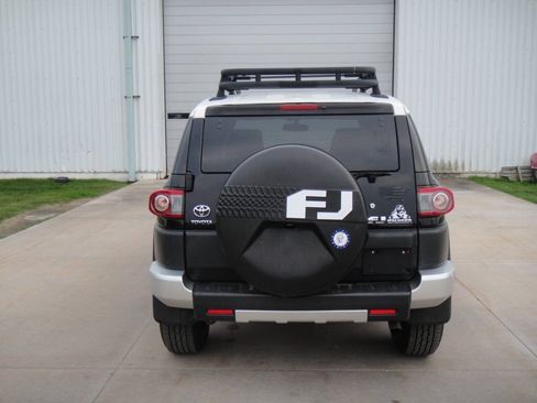 Used 2014 Toyota FJ Cruiser 2WD w/ Convenience Package image 16