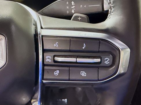 Used 2025 GMC Yukon Denali AWD/4WD image 15