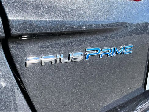 Used 2017 Toyota Prius Prime Advanced image 30