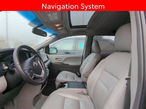 Used 2017 Toyota Sienna XLE w/ XLE Navigation Package FWD image 6