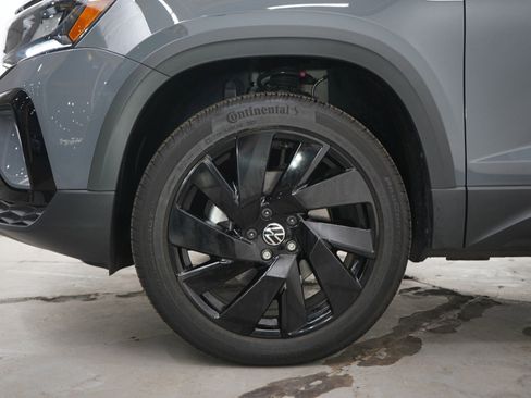 Used 2024 Volkswagen Taos SE AWD/4WD image 28