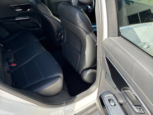 Used 2024 Mercedes-Benz GLC 300 4MATIC image 27