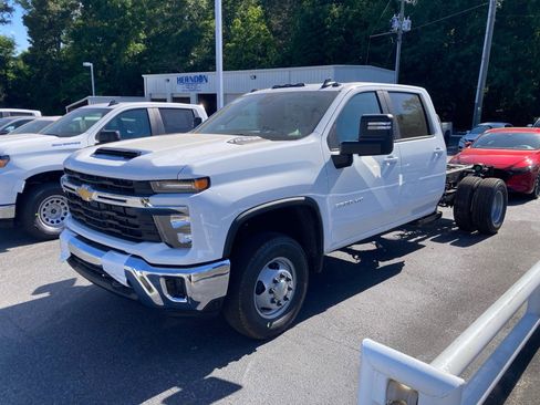 New 2026 Chevrolet Silverado 3500 LT AWD/4WD image 2