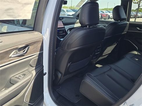 New 2025 Jeep Grand Cherokee Limited w/ Luxury Tech Group II image 5