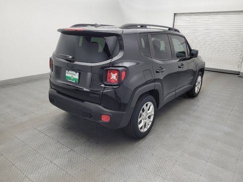 Used 2017 Jeep Renegade Latitude FWD image 9