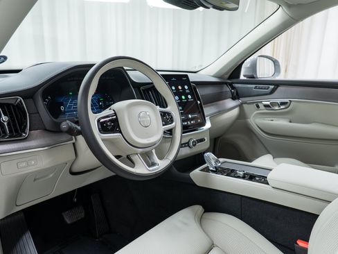 New 2026 Volvo XC90 T8 Ultra w/ Protection Package Premier AWD/4WD image 12
