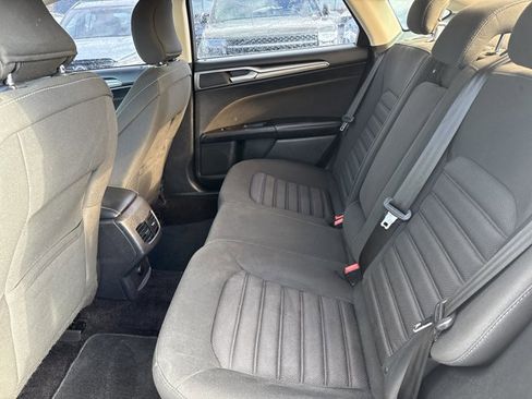 Used 2017 Ford Fusion SE w/ Fusion SE Technology Package image 6