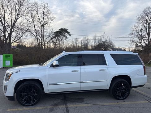 Used 2018 Cadillac Escalade ESV Premium Luxury image 3