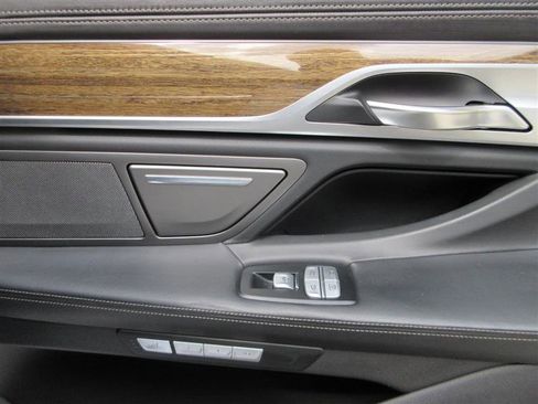 Used 2018 BMW 750i xDrive image 30