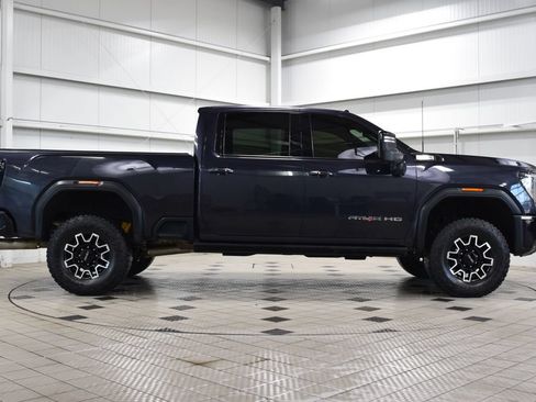 Used 2024 GMC Sierra 2500 AT4X AWD/4WD image 9