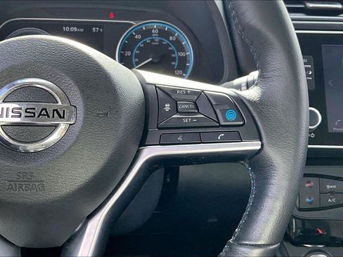 Used 2020 Nissan Leaf SV w/ SV Technology Package FWD image 12
