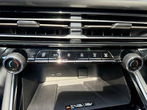 Used 2025 Chevrolet Traverse RS w/ LPO, Floor Liner Package FWD image 17